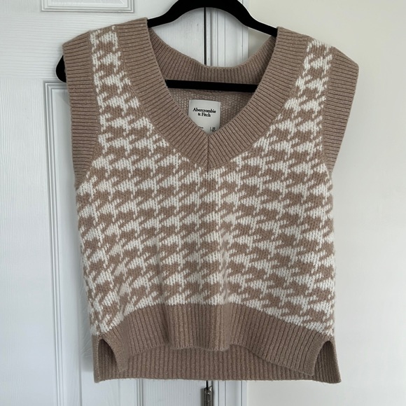 Abercrombie & Fitch Sweaters - Abercrombie sweater vest